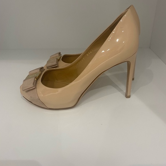 Shoes - Picture 4 of 9